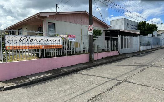 VENDE CASA HABITACION , JUAN A. COLOMA 355 ( UNIVERSIDAD CONCEPCION )